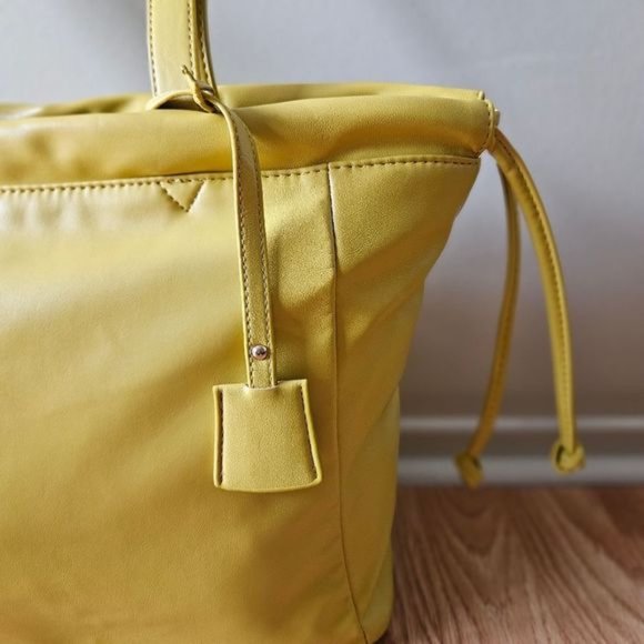 Carpisa Vegan Leather Tote Bag. - Picture 5 of 14